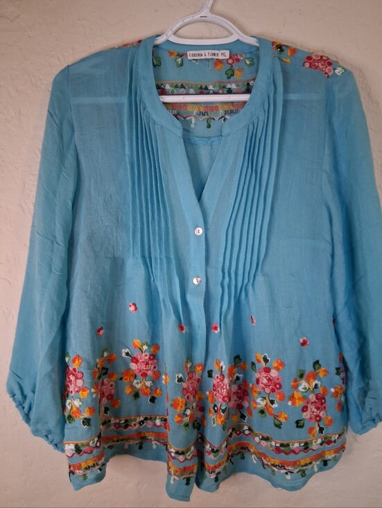 figueroa & flower Tops - Figueroa & Flower Encrusted Floral Embroidered Pintuck Women's Blouse Blue PXL